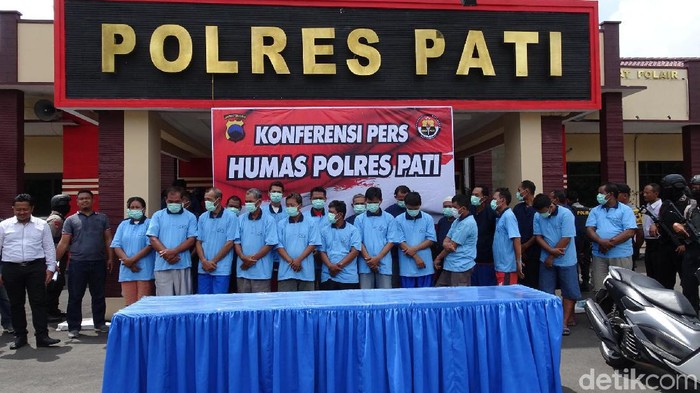 Para botoh pilkades diamankan di polres Pati / DetikNews.com