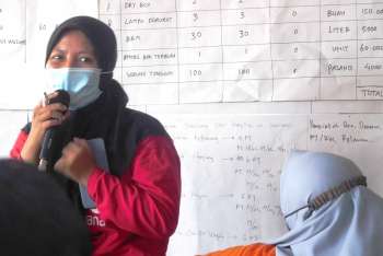 Foto: Wivaqussaniyyah saat fasilitasi sebuah pelatihan di Dukuhseti beberapa waktu lalu /Clakclik.com Foto: Wivaqussaniyyah saat fasilitasi sebuah pelatihan di Dukuhseti beberapa waktu lalu /Clakclik.com